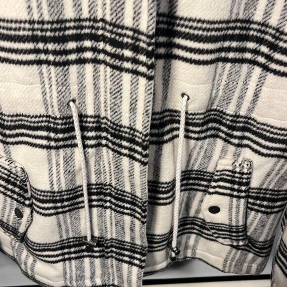 Women's Wool Winter Coat. Faux fur trim hood, drawn string waist. - Picture 6 of 6